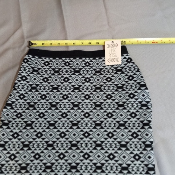 Pink Rose Tribal Knit Pencil Skirt 🌿 Size Small - Picture 9 of 9